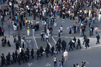 Franța: Protestele din școli iau amploare, pe măsură ce elevilor li se alătură profesori și părinți