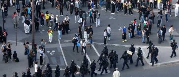 Franța: Protestele din școli iau amploare, pe măsură ce elevilor li se alătură profesori și părinți