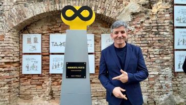 Brăila: Primul ‘Monument al Prostiei’ din lume, creat de Costel Pătrășcan; simbolul ales, semnul infinitului