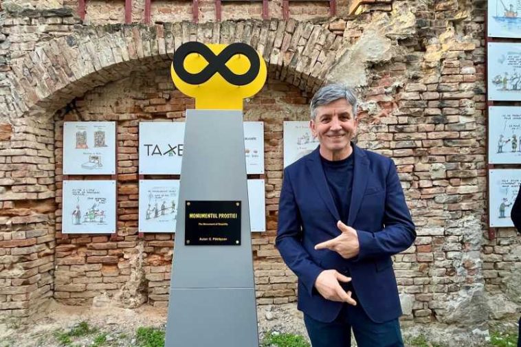 Brăila: Primul ‘Monument al Prostiei’ din lume, creat de Costel Pătrășcan; simbolul ales, semnul infinitului