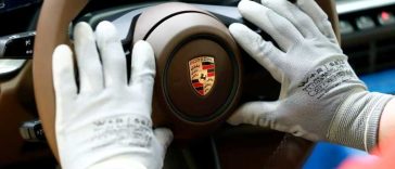 Porsche vrea să vândă mai puține automobile, dar mai scumpe