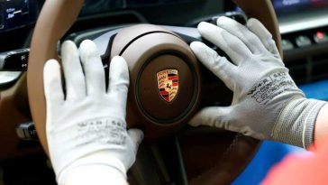 Porsche vrea să vândă mai puține automobile, dar mai scumpe