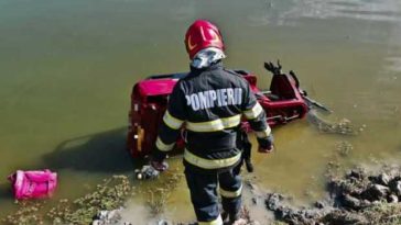 Giurgiu: Un bărbat de 75 de ani și o femeie de 73 de ani, transportați la spital după ce au căzut cu tricicleta electrică într-un canal