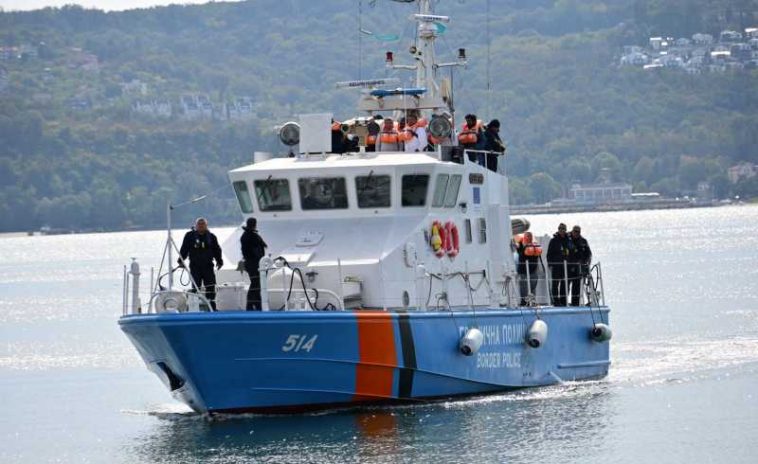 Bulgaria încetează căutarea marinarilor dispăruți după un atac în Marea Neagră