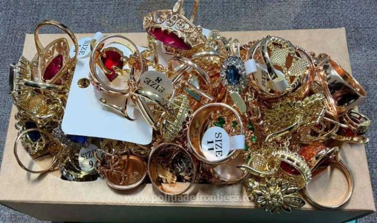 Giurgiu: Femeie din Republica Moldova, descoperită de polițiștii de frontieră cu bijuterii de peste 650.000 lei ascunse în perne