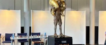 Statuie care îl înfățișează gol pe Donald Trump, expusă în Parlamentul European la inițiativa unui europarlamentar danez