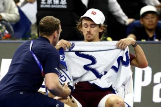 Tenis: Alex de Minaur merge la Shanghai pentru investigații medicale, după abandonul din finala de la Beijing