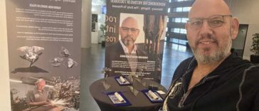 Trei ani de la atacurile Hamas asupra Israelului – Yaron Bob, artistul care transformă rachetele în trandafiri