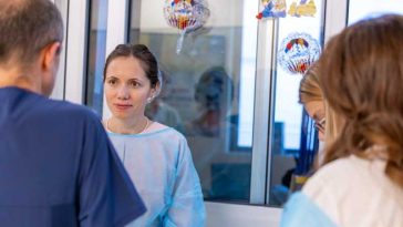 Mirabela Grădinaru – vizită la Secția de Terapie Intensivă nou-născuți de la ‘Marie Curie’; a mulțumit medicilor pentru dedicare