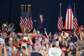SUA: Trump, întrerupt de protestatari în timpul unui discurs în Texas