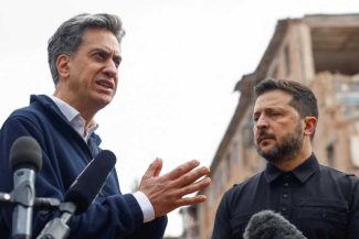 Ministrul de externe britanic Ed Miliband afirmă că Putin ‘terorizează’ civilii pentru a câștiga războiul din #Ucraina