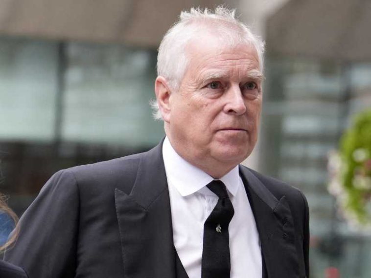 Regatul Unit: Poliția recunoaște că perchezițiile în legătură cu arestarea fostului prinț Andrew au fost ilegale