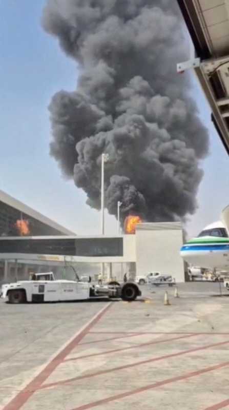 Arabia Saudită: Cel puțin un avion a fost avariat pe aeroportul din Riad după atacurile rebelilor Houthi