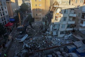 Turcia: Cinci morți, între care trei copii, după prăbușirea unei clădiri la Istanbul