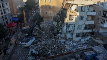 Turcia: Cinci morți, între care trei copii, după prăbușirea unei clădiri la Istanbul