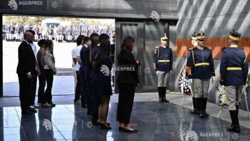 Oameni politici, diplomați și elevi – la ceremonia de comemorare a victimelor Holocaustului din România (GALERIE FOTO)