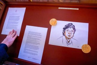 Nobel/’Dacă aplaudați puțin mai tare, s-ar putea să împart premiul cu Trump’, glumește Navi Pillay
