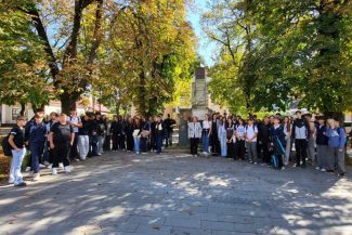 Bistrița-Năsăud: Victimele Holocaustului, comemorate prin lecții deschise cu elevii, susținute de fiica unei supraviețuitoare (GALERIE FOTO)