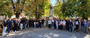 Bistrița-Năsăud: Victimele Holocaustului, comemorate prin lecții deschise cu elevii, susținute de fiica unei supraviețuitoare (GALERIE FOTO)