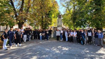 Bistrița-Năsăud: Victimele Holocaustului, comemorate prin lecții deschise cu elevii, susținute de fiica unei supraviețuitoare (GALERIE FOTO)