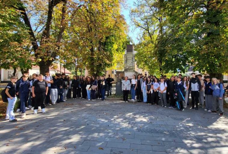 Bistrița-Năsăud: Victimele Holocaustului, comemorate prin lecții deschise cu elevii, susținute de fiica unei supraviețuitoare (GALERIE FOTO)
