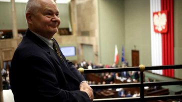Polonia: O comisie parlamentară cere trimiterea guvernatorului Băncii Centrale în fața instanței