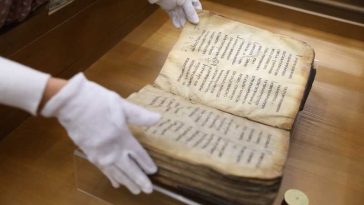 BTA/ Manuscrise din secolul al X-lea, expuse la Biblioteca Națională din Sofia