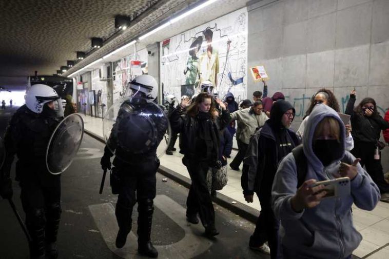 Ciocniri între manifestanți și forțele de ordine la un protest de amploare la Bruxelles împotriva măsurilor de austeritate