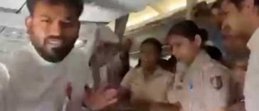 Liderul Partidului Gândacilor din India a fost arestat înaintea unui protest împotriva Comisiei Electorale