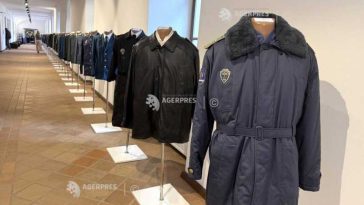 Bihor: Uniforme militare și caschete – în expoziție la Muzeul Orașului Oradea