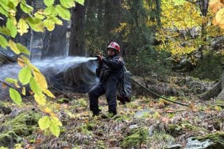 Hunedoara: Incendiul din Parcul Național Retezat, activ de peste două săptămâni; aproximativ cinci hectare-afectate (GALERIE FOTO)