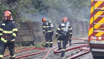 Vâlcea: Incendiu la o clădire din incinta fostei unități militare din Vlădești