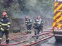 UPDATE Vâlcea: Peste 70 de pompieri intervin la incendiul din incinta fostei unități militare din Vlădești