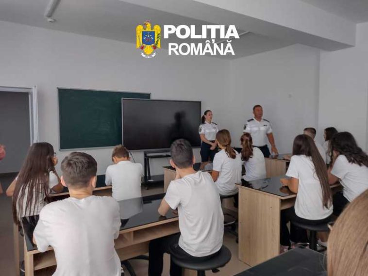 Acțiuni ale Poliției Române în unitățile de învățământ preuniversitar; 2.372 de activități de prevenire și informare