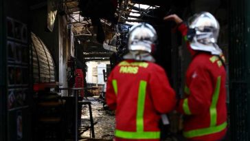 Un incendiu a distrus piața ‘Copiilor Roșii’ din Paris, monument istoric