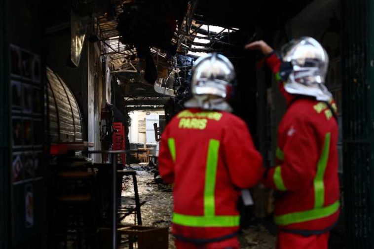 Un incendiu a distrus piața ‘Copiilor Roșii’ din Paris, monument istoric