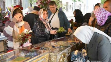 Iași: Peste 133.000 de pelerini s-au închinat la raclele Sfinților Parascheva și Paisie