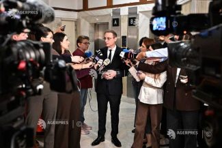 Niculescu, după întâlnirea cu grupul PACE: Discuția – foarte deschisă; Peia: Voturi pentru un Guvern politic