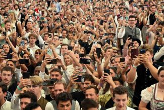 Vânzările de smartphone-uri au coborât la cel mai redus nivel din ultimii 14 ani