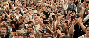 Vânzările de smartphone-uri au coborât la cel mai redus nivel din ultimii 14 ani