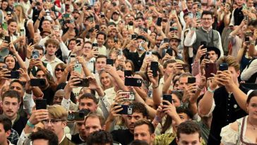 Vânzările de smartphone-uri au coborât la cel mai redus nivel din ultimii 14 ani
