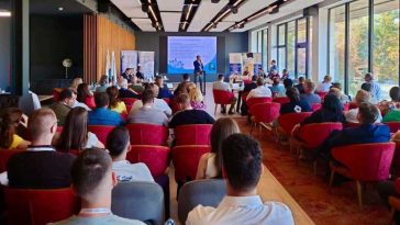 Bihor: Studenți și cercetători din România și Serbia au participat la Oradea la un workshop privind eficiența energetică