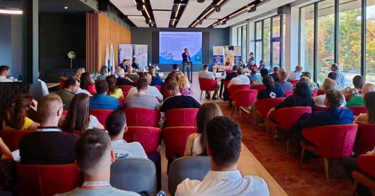Bihor: Studenți și cercetători din România și Serbia au participat la Oradea la un workshop privind eficiența energetică