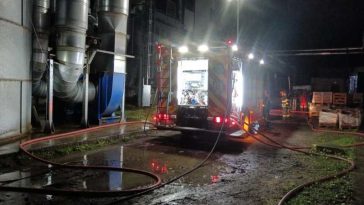 Harghita: Incendiu la un siloz de rumeguș al unei firme de prelucrare a lemnului din Miercurea-Ciuc