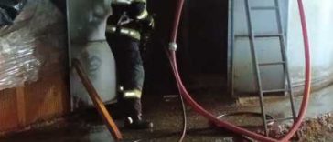 Harghita: Incendiul de la silozul de rumeguș al unei firme de prelucrare a lemnului, stins după aproape șase ore