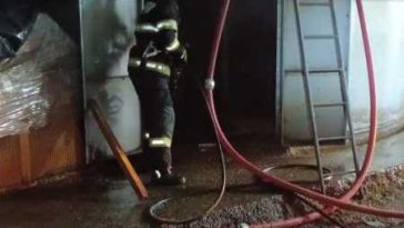 Harghita: Incendiul de la silozul de rumeguș al unei firme de prelucrare a lemnului, stins după aproape șase ore