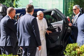 Papa Leon a sosit la spitalul Gemelli, unde va fi operat pentru extirparea unui nodul pulmonar