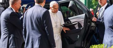 Papa Leon a sosit la spitalul Gemelli, unde va fi operat pentru extirparea unui nodul pulmonar