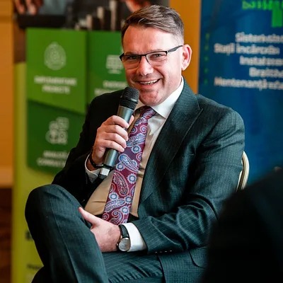 Mureș/Expertul în energie Marius Codarcea: Mitul că eficiența energetică se rezumă la achiziția de tehnologie, demontat de conceptul…