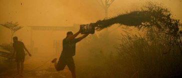 Incendii în Indonezia: 300 de locuințe arse, 1.000 de persoane evacuate în sudul insulei Sumatra